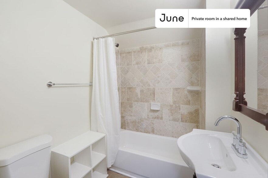 Building Photo - Room in Shared 5 bed/2 bath home in Dupont Circle