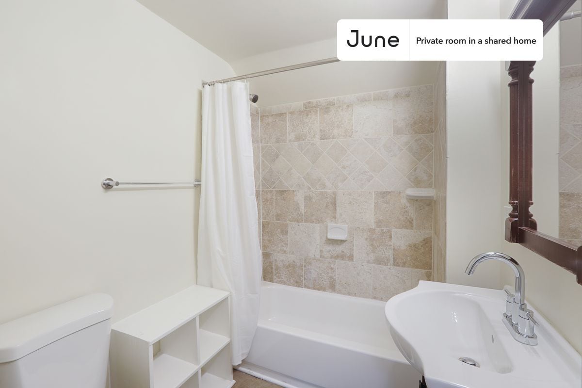 Building Photo - Room in Shared 5 bed/2 bath home in Dupont Circle