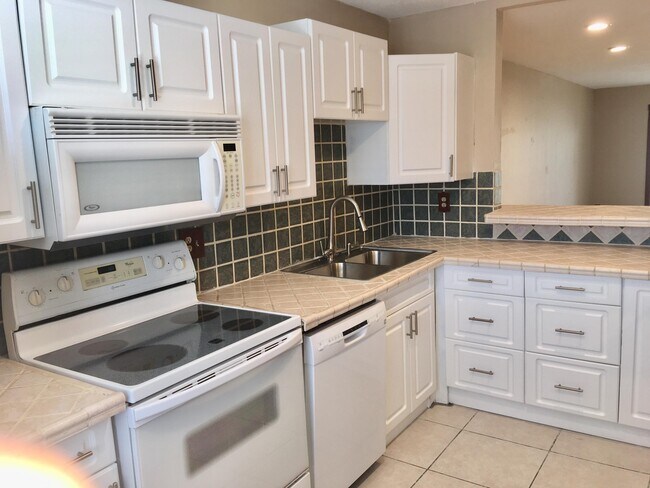 Building Photo - 139 Sparrow Dr