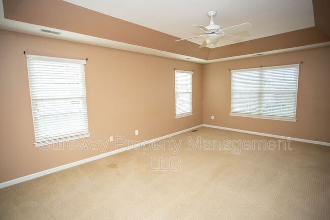 Building Photo - 42 Tudor Ct