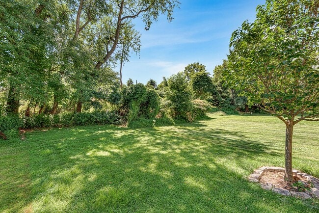 Building Photo - Welcome to Limestone Hills West!