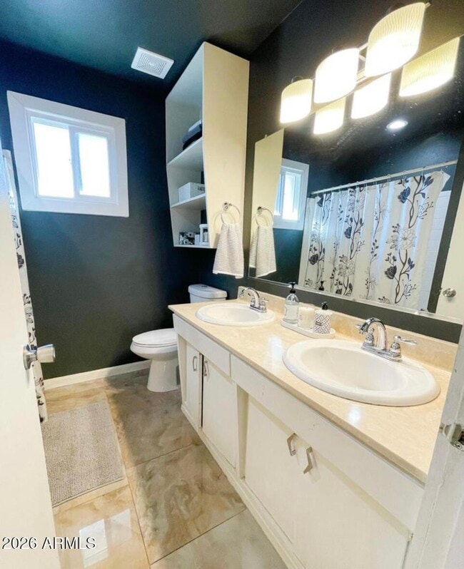 Building Photo - 1255 E Riviera Dr