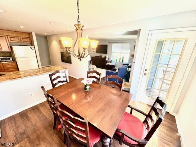 Building Photo - 247 Riveredge Dr