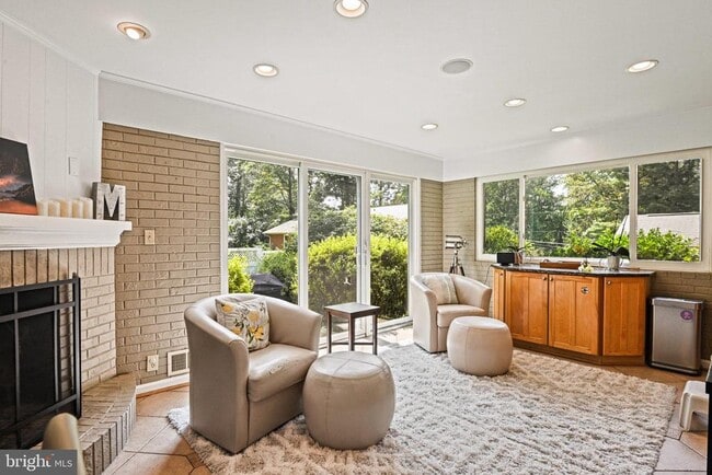 Building Photo - 8633 Janet Ln