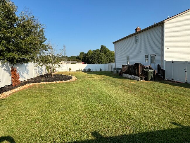 Building Photo - 303 Stonehaven Ln