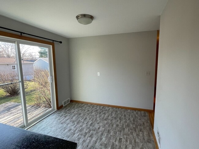 Building Photo - Three Bedroom Home in NE Rochester MN