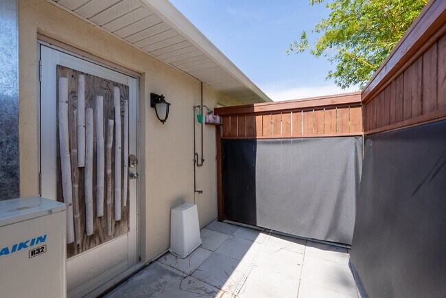 Building Photo - Luxury Seasonal Furnished Rental "Charming...