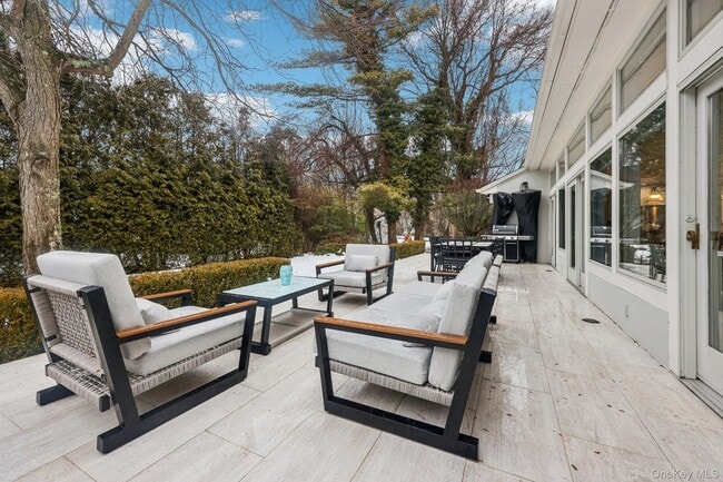 Building Photo - 6 Carol Ln