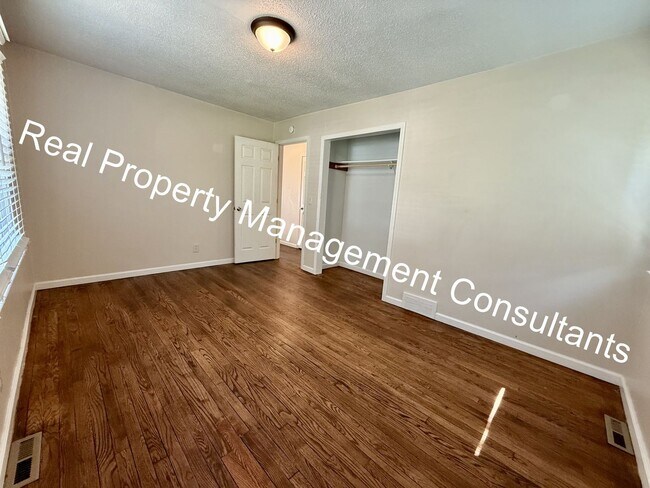 Building Photo - 2-Bedroom Home with Spacious Backyard & Deck