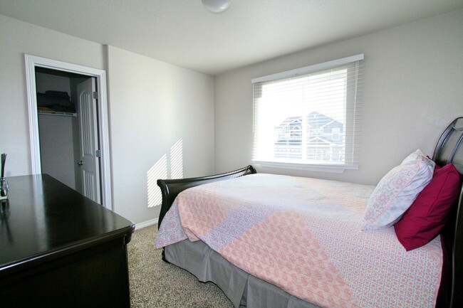 Building Photo - Splendid 3 Bedroom In Lorson Ranch!