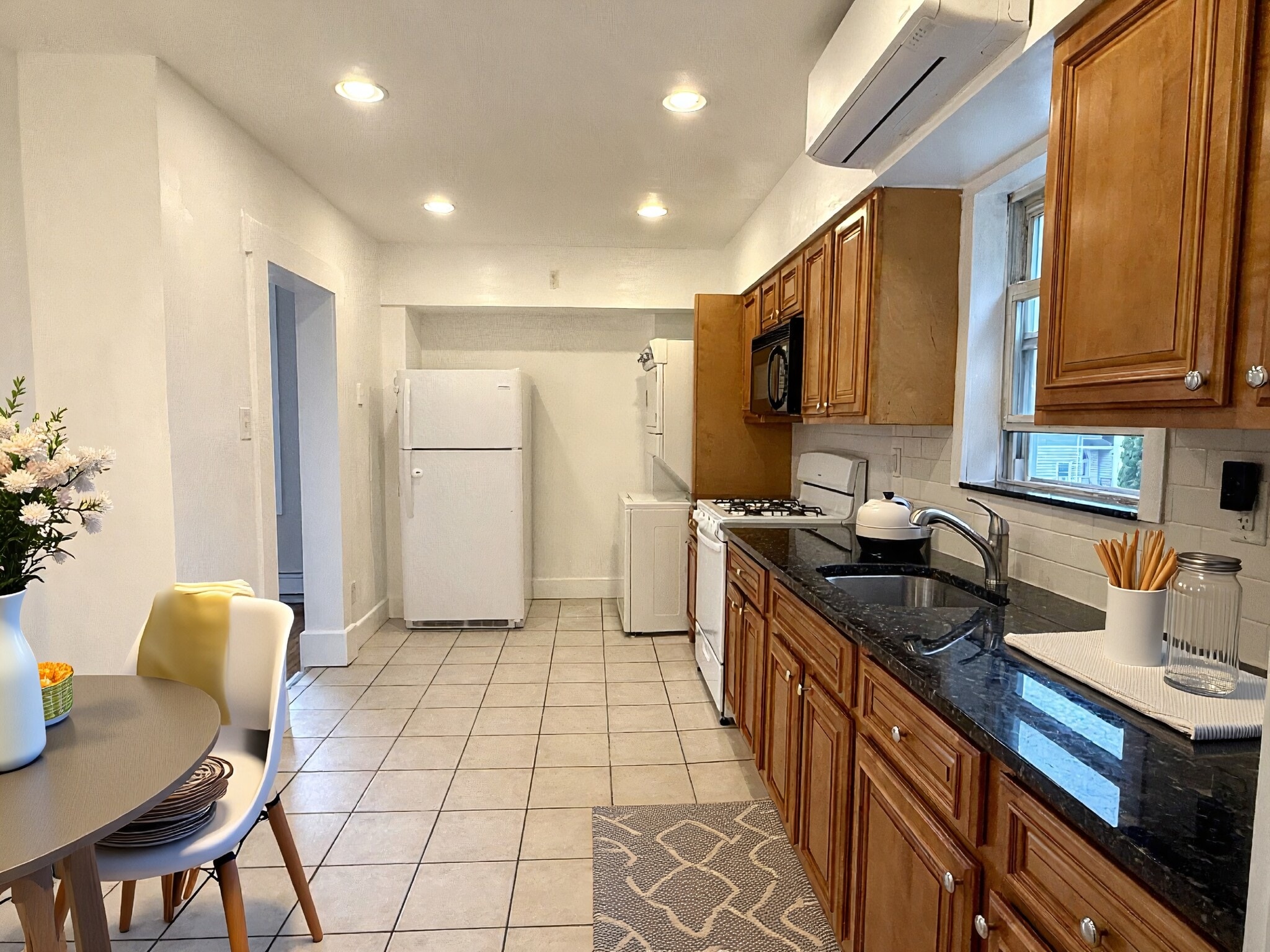 Building Photo - 418 2nd St