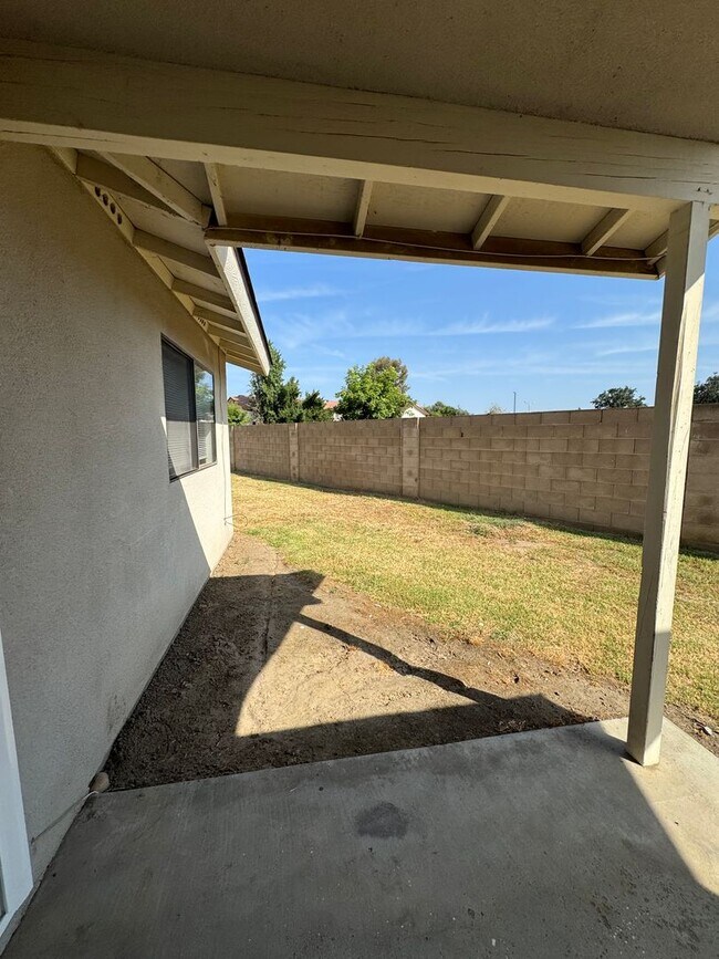 Building Photo - 3230
