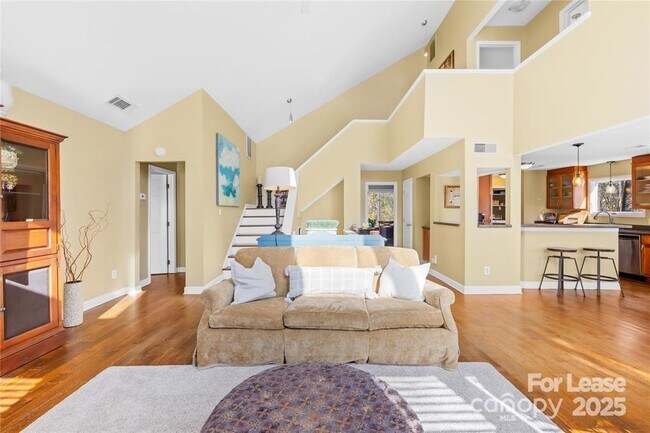 Building Photo - 2900 Hanson Dr