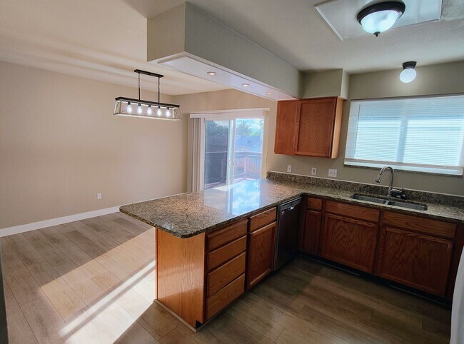Building Photo - Great 5 Bed 3 Bath Remodeled Home