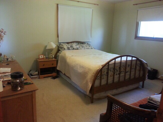Building Photo - 3 Bd/2 Ba Spacious home on Sunnyside Hill!