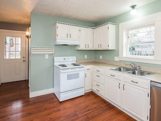 Building Photo - 1610 10th St