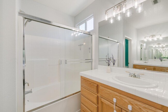 Building Photo - NOW AVAILABLE- COZY 3 BED, 2 BATH, 2 CAR GARAGE IN A QUIET NEIGHBORHOOD, NORTH NATOMAS