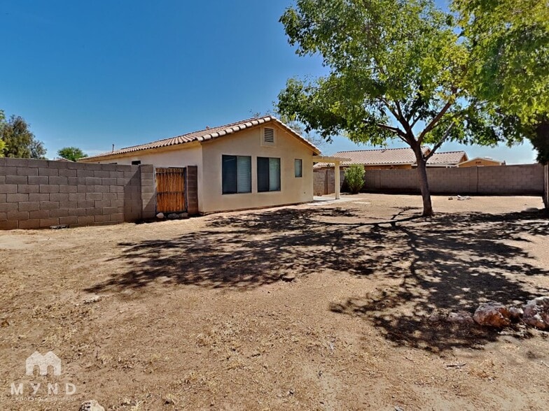 Building Photo - 16025 W Lilac St
