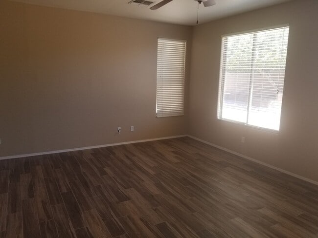 Building Photo - Beautiful spacious 3 b 2 bth 1834 sq ft home