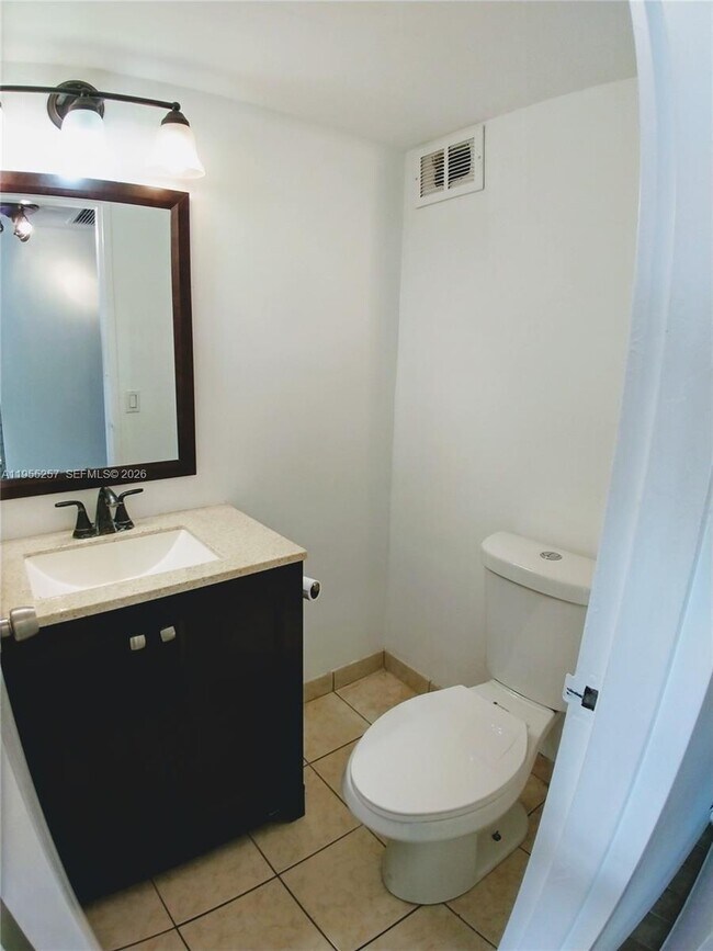 Building Photo - 1228 West Ave