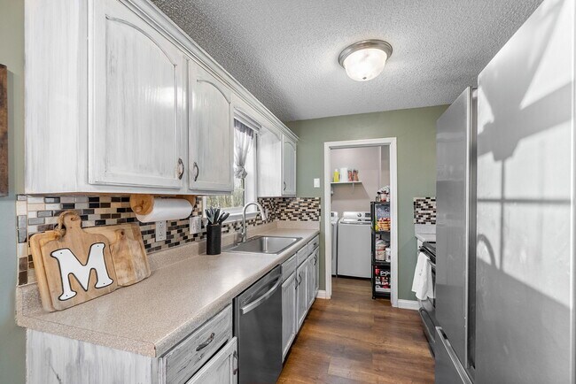 Building Photo - 1700 Cedar Springs Cir