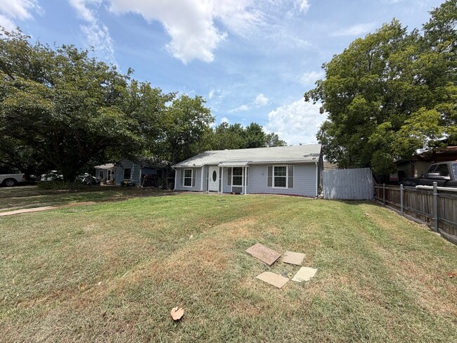 Building Photo - 714 SW Dallas St