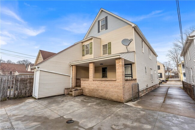 Building Photo - 1330 W 67th St