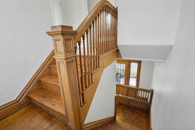 Building Photo - Historic 3 bedroom townhome with recent upgrades.