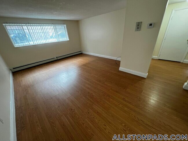 Building Photo - 90 Gardner St