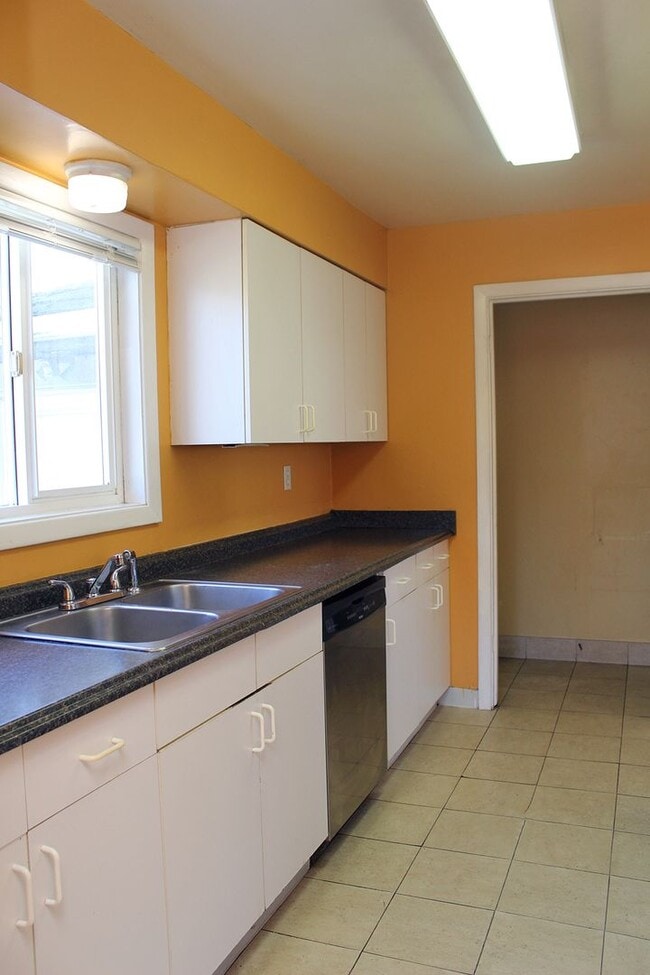 Building Photo - 4728 SE 92nd Ave