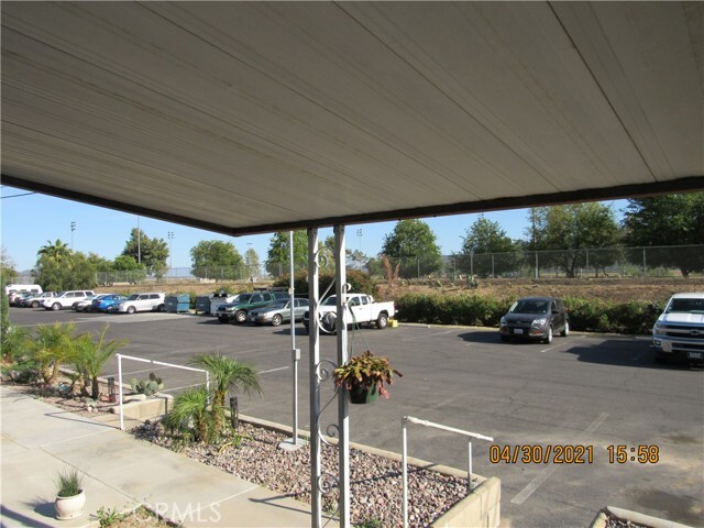 Building Photo - 150 E Lakeshore Dr