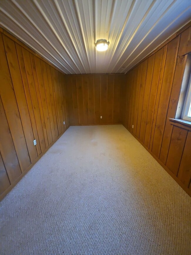 Building Photo - Peaceful 3-Bedroom Country Home with Barn and Large Front Porch in Walling, TN