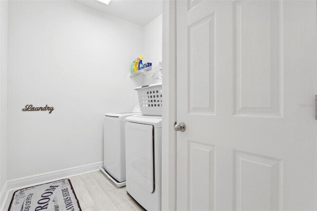 Building Photo - 5732 Skytop Dr