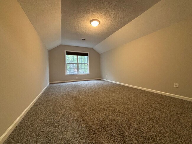Building Photo - A Great Space on Pine Valley Court