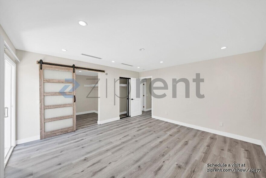 Building Photo - 22655 Strathern St
