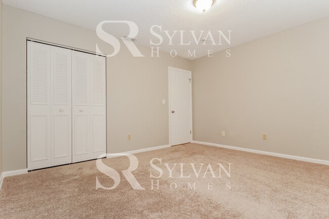 Building Photo - Welcome home to this 3 bedroom, 1 bathroom home