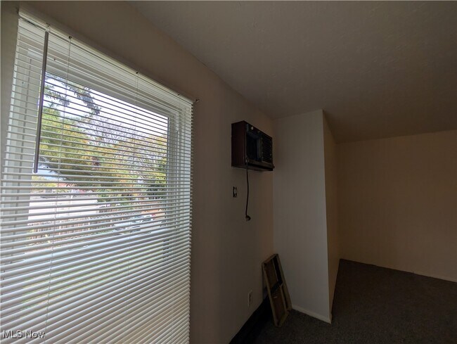 Building Photo - 595 Dayton St