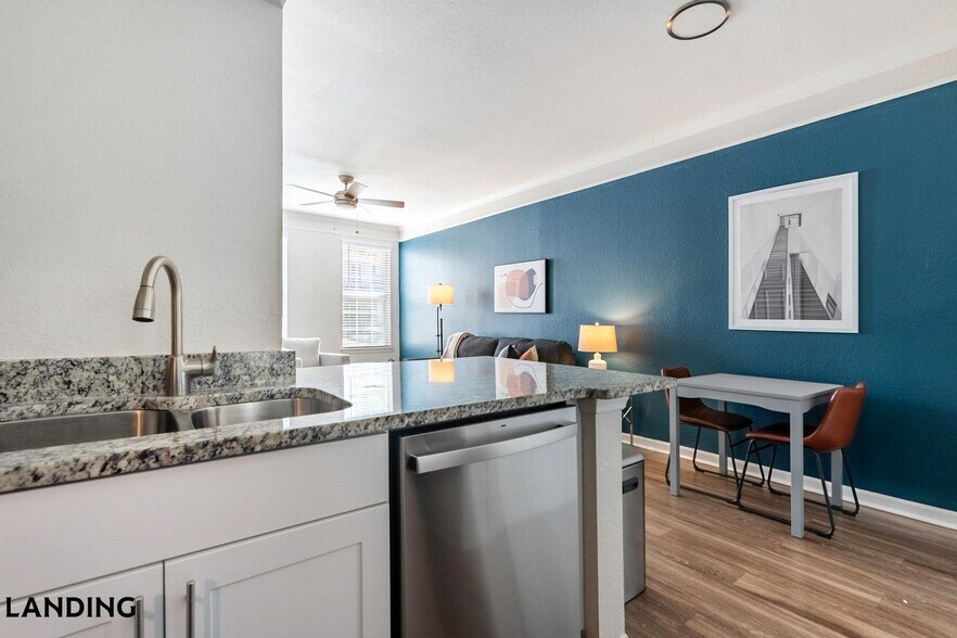 Building Photo - 2801 Biltmore Park Dr