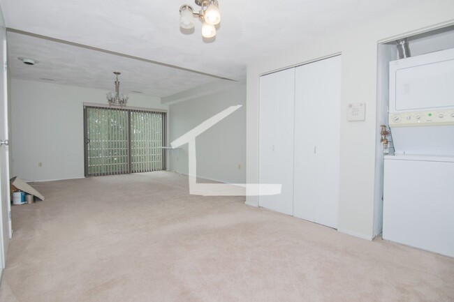 Building Photo - HOT ALLSTON LISTING!!!!