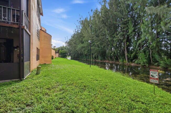 Building Photo - 430 Commodore Dr