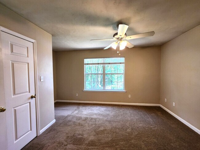 Building Photo - 3 bedroom for rent August 7, 2026 for $1695 per month, walking distance to FSU