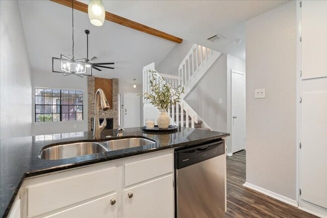 Building Photo - 1748 Ohlen Rd