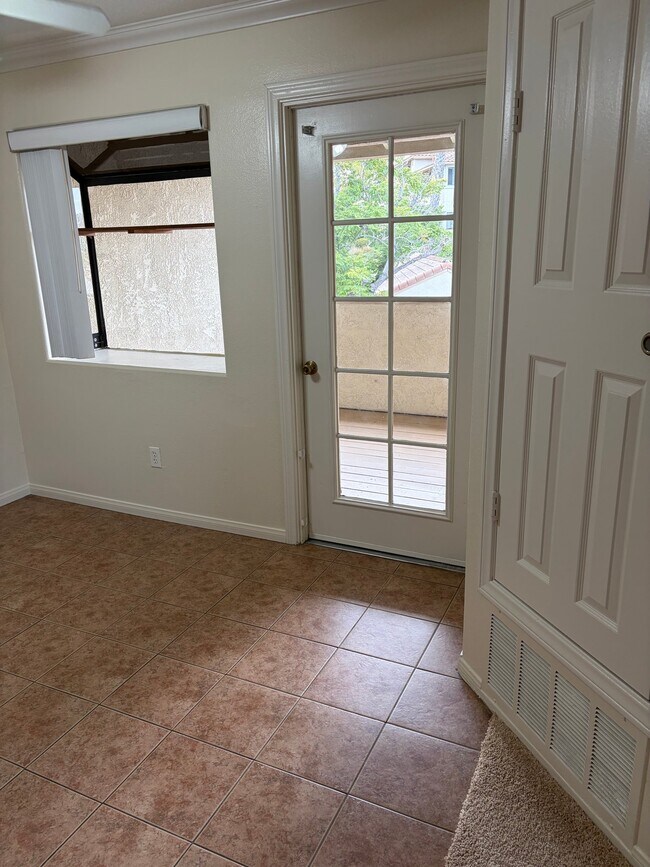 Building Photo - 3553 Paseo de Francisco