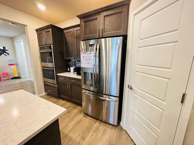 Building Photo - Spacious 4 bed 2.5 bath house in Cascade-Fairwood AC