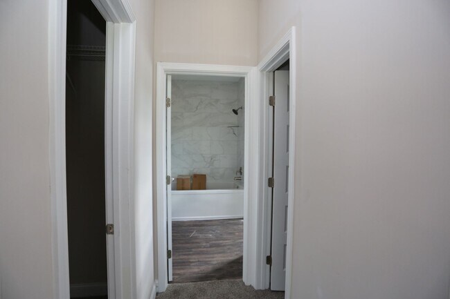 Building Photo - 3 Bedroom Brick House in SEB School District Available NOW