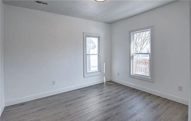 Building Photo - 1308 W 87th St