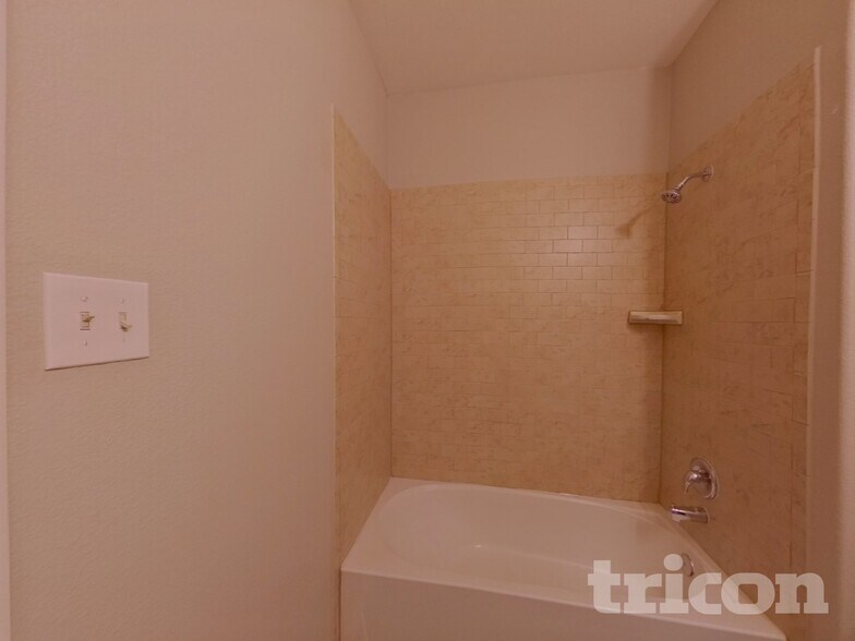 Building Photo - 712 Candelila Dr