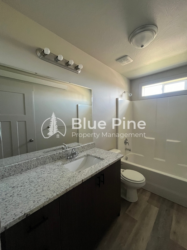 Building Photo - 3565 E Gample Ave
