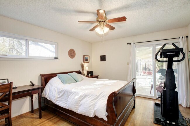 Building Photo - Great Central Davis 3 bedroom 2 bath home