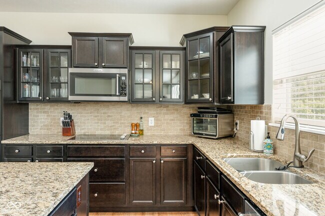 Building Photo - 6192 Bayard Dr